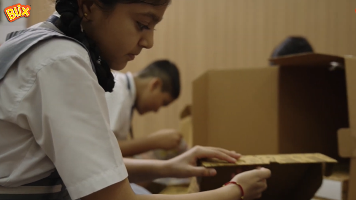 Why Do Schools Need Experiential Learning Labs and Not Just Smart Boar